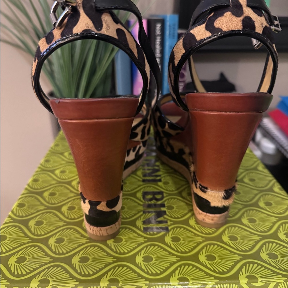 Gianni Bini Black and Tan Platform Shoes - Picture 5 of 11